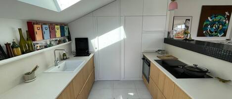 雪櫃、微波爐、爐具、洗碗機