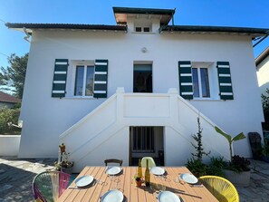 Outdoor dining - Renovated apartment, AC, parking - 8 guests (Capbreton)