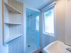 Bathroom - Mobile home 3 rooms, 4 pers., near Montblanc (Montblanc)