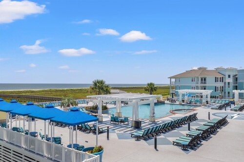 The Whale House 3BR/3BA Beach Front Condo Pointe West Galveston