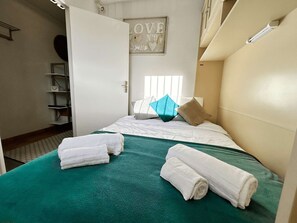 1 bedroom, bed sheets - Charming apartment with parking - 4 guests (Port Grimaud)