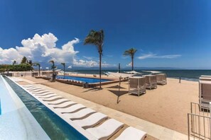Outdoor pool - Océano Aria, Entire Lodging: Condominium in Bucerias, Mexico (Nuevo Vallarta)