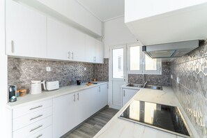 Private kitchen - Terrace Dreams w/Pasalimani View - 2 minutes of walk distance (Pireas)