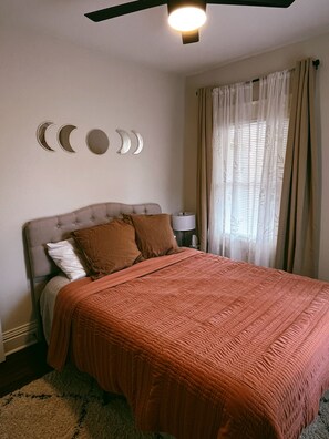 2 chambres, fer et planche à repasser, Wi-Fi, draps fournis