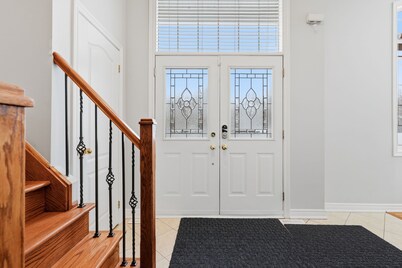 Spacious 3BR Brampton Retreat - Treadmill and Deck