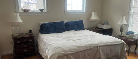 4 bedrooms, internet, bed sheets