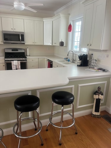 Perfect 4-bedroom townhome with AC in beautiful Woburn