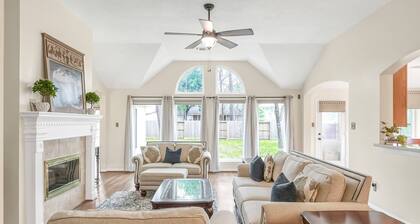 NEW! 3BR The Woodlands Home | Fully Equipped Kitchen | Fenced Yard | King Bed