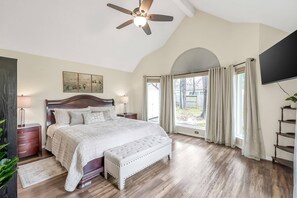 3 bedrooms, desk, iron/ironing board, free WiFi