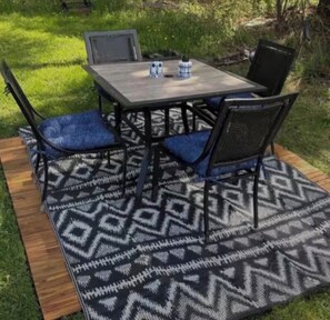 Outdoor dining - Charming 1-bedroom house on 2 acres in peaceful Orrington (Orrington)