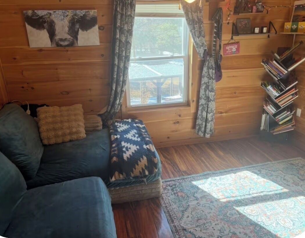 Charming 1-bedroom House On 2 Acres In Peaceful Orrington - Bangor, ME