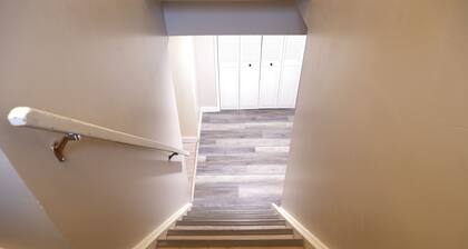 Cozy&Private Basement Suite. Minutes from Airport, Highway, College, Restaurants