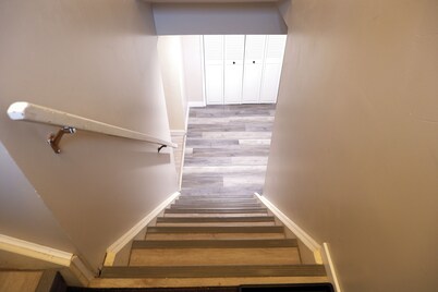 Cozy&Private Basement Suite. Minutes from Airport, Highway, College, Restaurants
