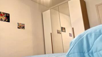 2 chambres, fer et planche à repasser, Wi-Fi, draps fournis