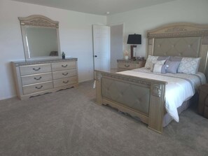 3 Schlafzimmer, Schreibtisch, Bügeleisen/Bügelbrett, kostenloses WLAN