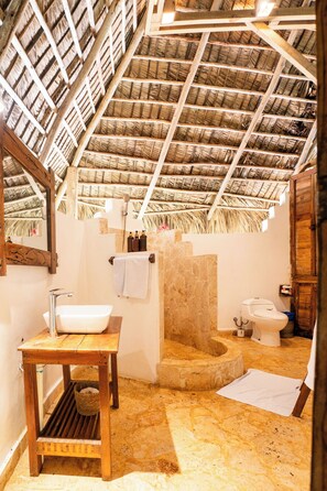 Standard Twin Room, Garden View | Bathroom - El Valle lodge (samana)