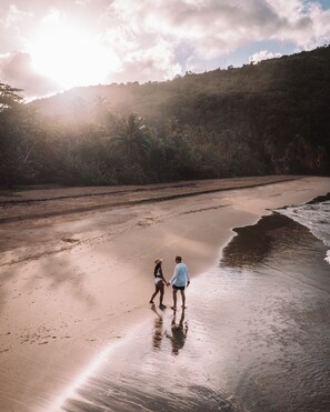Beach nearby, white sand - El Valle lodge (samana)