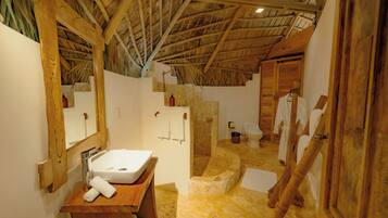 Superior Double Room, Garden View | Bathroom | Soap, shampoo, toilet paper