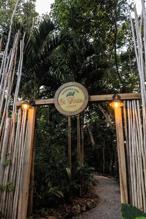 Exterior detail - El Valle lodge (samana)