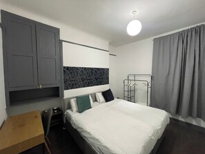 4 habitaciones, tabla de planchar con plancha y wifi gratis 