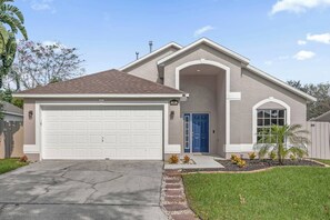 Exterior - Spacious 3 bedroom,2 bathroom family home with private pool (Davenport)