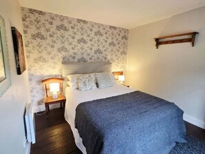 2 slaapkamers, een strijkplank/strijkijzer, gratis wifi, beddengoed