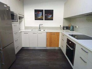 Fridge, microwave, oven, stovetop - Cascade Cottage | Circa 1840 (Hobart City)