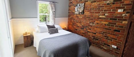 Ferros/tábuas de passar roupa, Wi-Fi de cortesia, roupa de cama