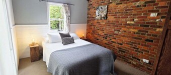 Cascade Cottage | Circa 1840