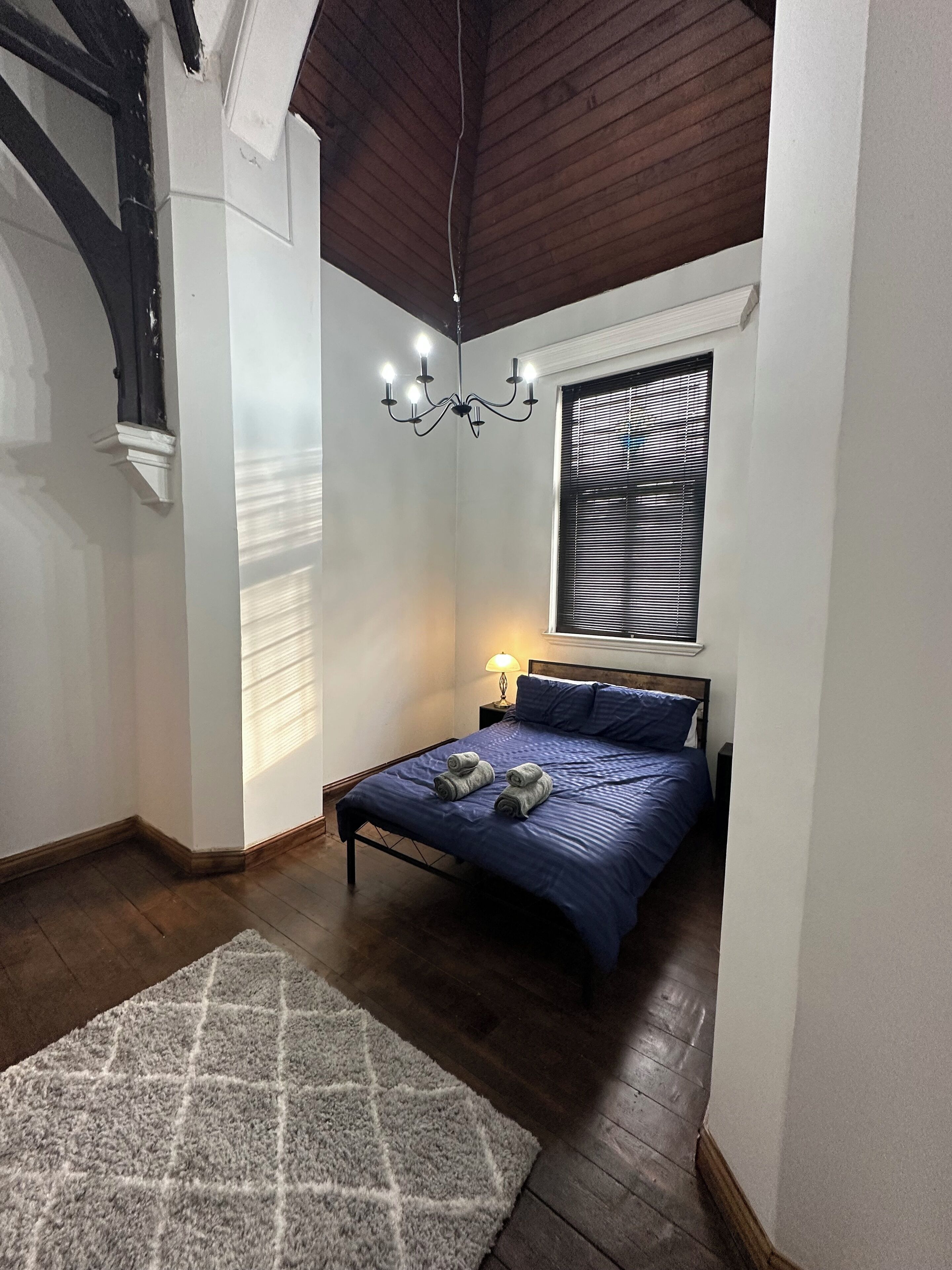 7 bedrooms, WiFi, bed sheets