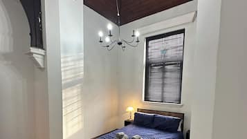 7 bedrooms, WiFi, bed sheets