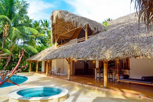 Luxury Villa 50m from Playa Coson