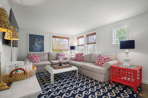 TV - The Beach House 946-Cv: Beach Cottage Times Three near Craigville Beach (Centerville)