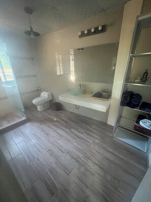 ลักซ์ชัวรี่วิลล่า, วิวสวน | ห้องน้ำ