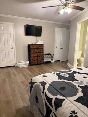 3 bedrooms, internet, bed sheets