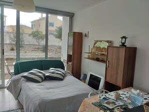 1 chambre, fer et planche à repasser, Wi-Fi, literie fournie