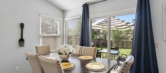 Tranquil 2 bdr home - lake view, grill, playground