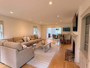 Smart TV - Elegant Coastal Retreat with Ocean Views Near Mill Pond (Orleans)