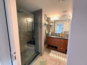 Shower - Elegant Coastal Retreat with Ocean Views Near Mill Pond (Orleans)