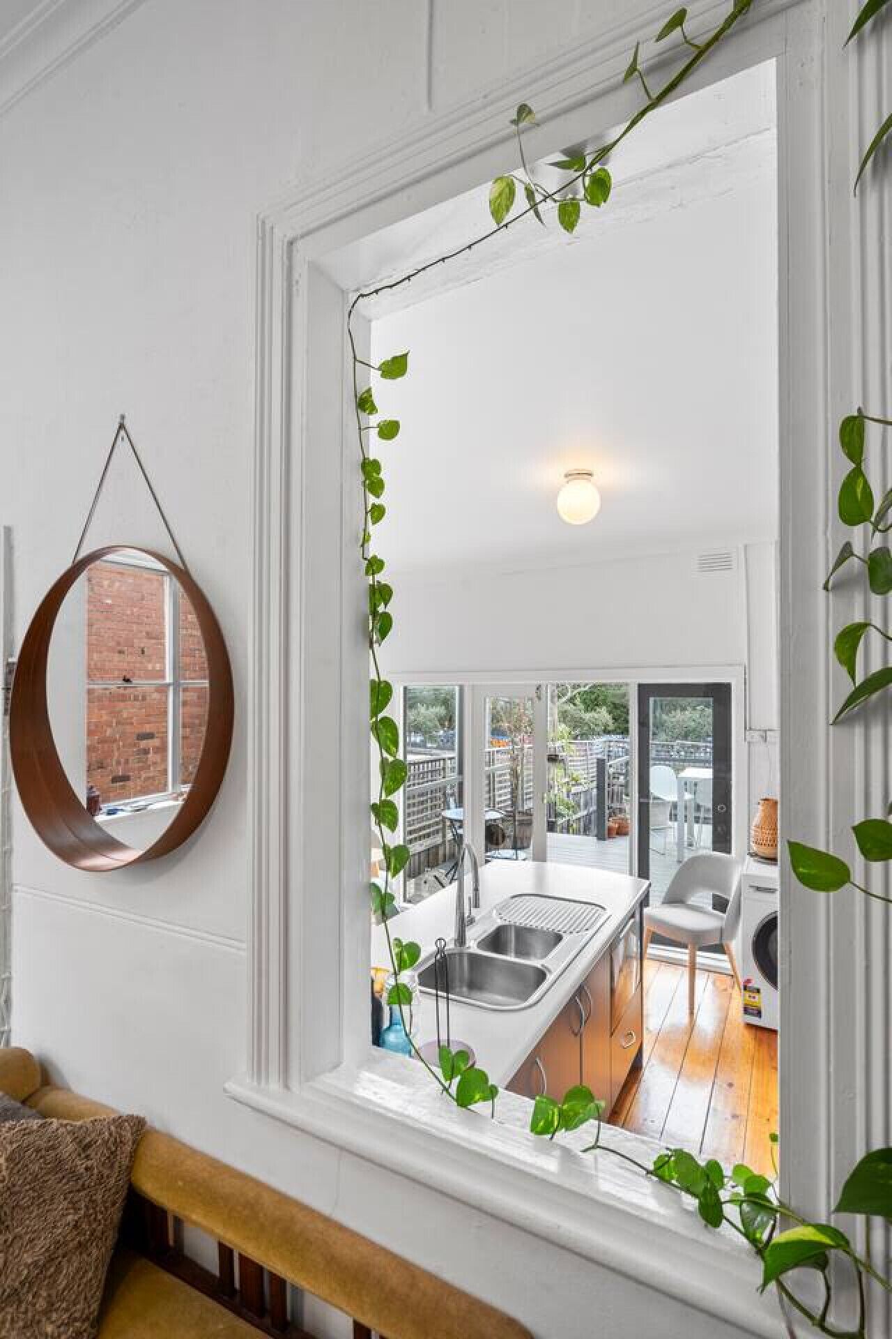 المنشأة من الداخل