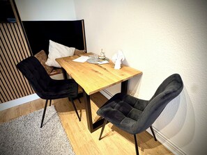 Dining - ★ NEW & RENOVATED ★ Modern apartment Stylish design living (Braunschweig)