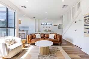 TV - East Side Sands - 500m to Beach - EV Charger (Culburra Beach)