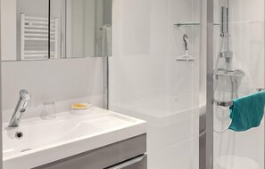 Shower, hair dryer - 1 bedroom amazing apartment in La Grande-Motte (La Grande-Motte)