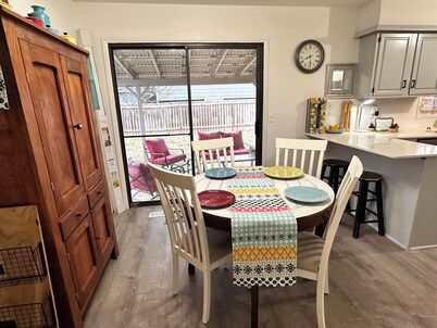 N. Wichita- 5 min to Gilley’s, 5-bd, 3 ba in safe area. Pet friendly. Renovated!