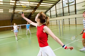 Sports court - Stylish Getaway Studio Hidden in Kingsgrove (Kingsgrove)