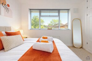 3 Schlafzimmer, Schreibtisch, Bügeleisen/Bügelbrett, Reisekinderbett