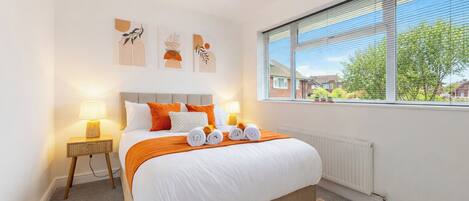 3 bedrooms, desk, iron/ironing board, travel cot
