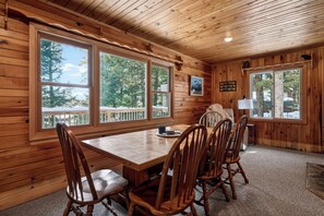 Dining - Cozy Pines on Diamond Lake (Cable)