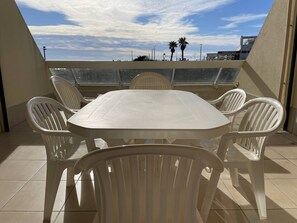 Outdoor dining - Studio Héliopolis C 70 - 4 people (AGDE)