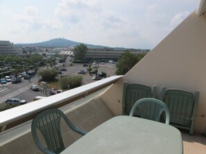 Outdoor dining - Studio Héliopolis E 20 - 2 people (AGDE)